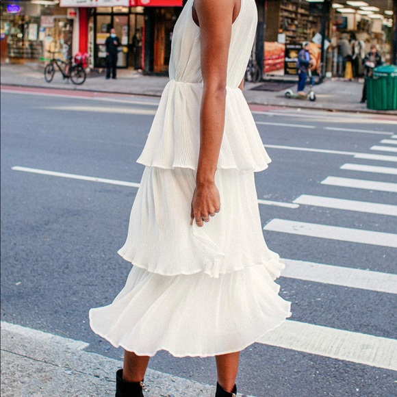 NWT Stunning White Pleated Tiered Midi Dress - Picture 2 of 8